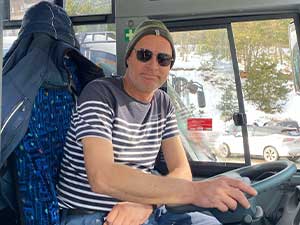 Stéphane DOBLANZKY. Chauffeur de bus / agent de location de canoë Formations : permis D – FIMO voyageur Dompteur d’Irisbus Récréo